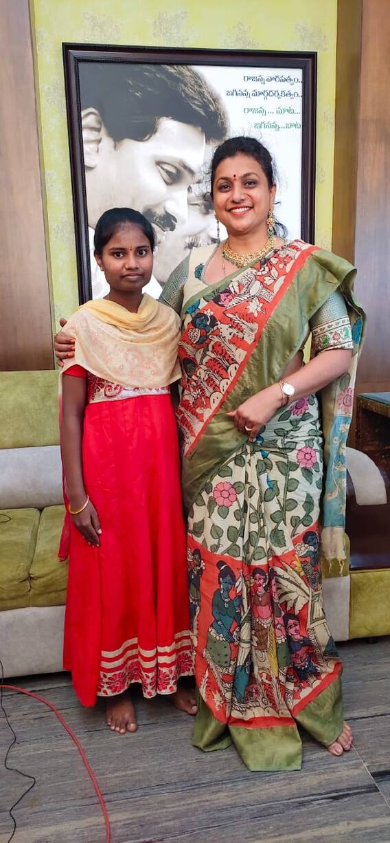 ఎక్కడైనా రోజా ఫైర్‌ బ్రాండే