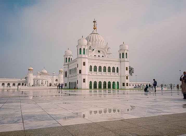 करतारपुर में रावी नदी के किनारे सिखों के लिए उन्होंने एक शहर बसाया और यहीं पर खेती कर नाम जपो, किरत करो और वंड छको का उपदेश भी दिया था.