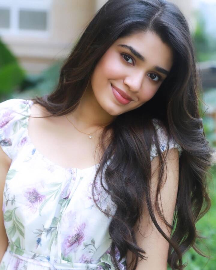 దీంతో ఈ టీనేజ్ బ్యూటీకి వరుస అవకాశాలు వస్తున్నాయి.(Photo Courtesy: Instagram)