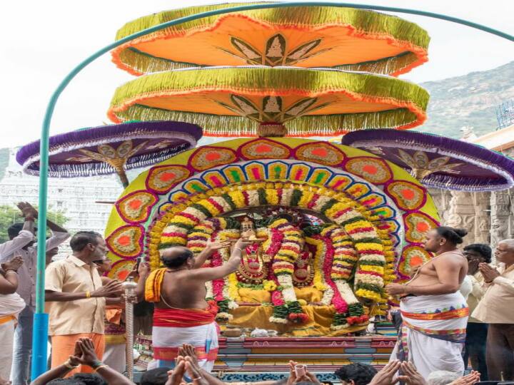 சந்திரசேகருக்கு தீபாராதனை