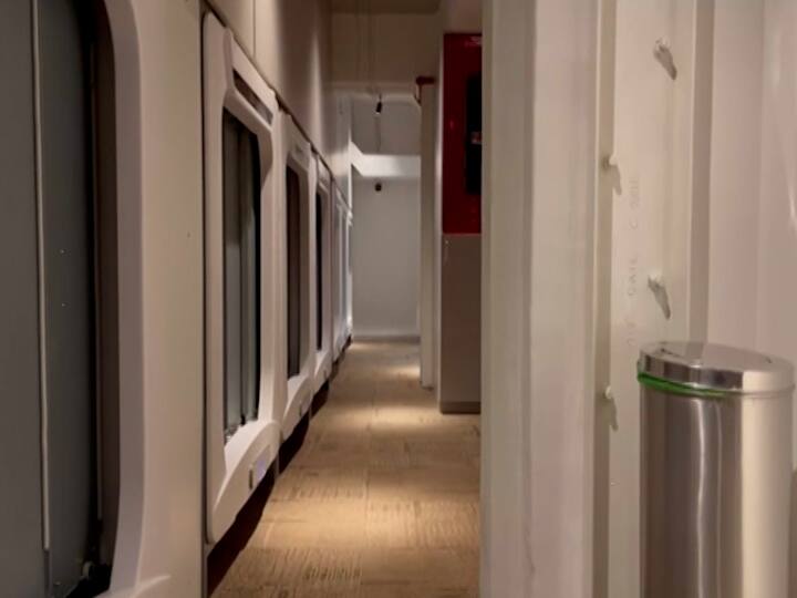 पश्चिम रेल्वेच्या मुंबई सेंट्रल स्थानकामध्ये आयआरसीटीसी कडून पॉड हॉटेल उभारण्यात आले आहे.