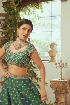 Shruti Haasan: మహారాణిలా శృతి హాసన్.. కిక్కెక్కిస్తున్న క్రాక్ బ్యూటీ!