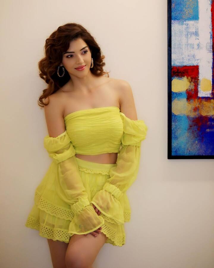 మెహ్రీన్ పిర్జాదా క్యూట్ పిక్స్ (Image credit: Instagram)