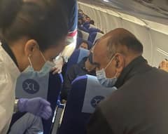 Dr Bhagwat Karad: বিমানে প্রবল অসুস্থ সহযাত্রী, দ্রুত চিকিৎসা করলেন কেন্দ্রীয় মন্ত্রী, দেখুন সেই ভিডিও