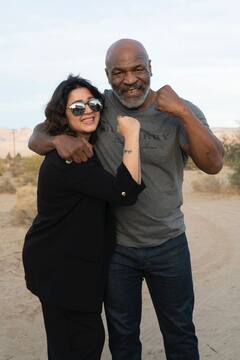 Vijay Devarakonda Mike Tyson |  பீஸ்ட்டுடன் விஜய் தேவர கொண்டா..  வைரல் புகைப்படங்கள்