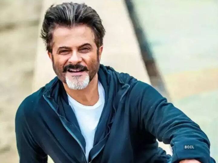 इस लिस्ट में सबसे पहले नाम आता है बॉलीवुड के लखन अनिल कपूर (Anil Kapoor) का. बॉलीवुड में कई हिट फिल्में देने वाले एक्टर अनिल कपूर के पास भी खुद का जेट है. कई बार अनिल कपूर को चार्टर्ड प्लेन में घूमते हुए देखा गया है.