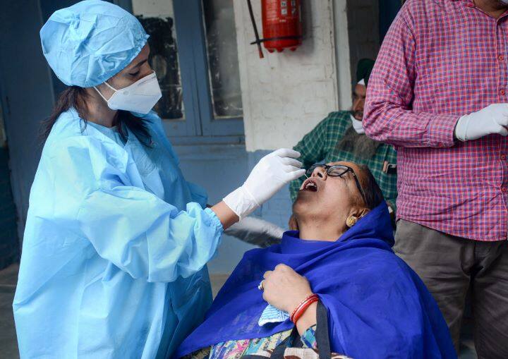 Coronavirus Cases Today: india reports 11106 new cases and 459 deaths in the last 24 hours Coronavirus Cases Today: देश में पिछले 24 घंटों में कोरोना के 11 हजार से ज्यादा केस दर्ज, 459 की मौत