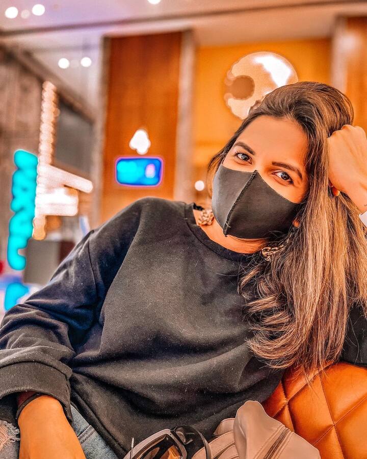 हॅशटॅग प्रेम'च्या ट्रेलरमध्ये मिताली-सुयश या जोडीची केमिस्ट्री प्रेक्षकांनी अनुभवली आहे. आता चित्रपटात ही जोडी कशा प्रकारे धमाल करते हे पाहण्यासाठी प्रेक्षकांसोबतच मराठी सिनेसृष्टीदेखील आतुर आहे. (फोटो : mitalimayekar /Instagram)