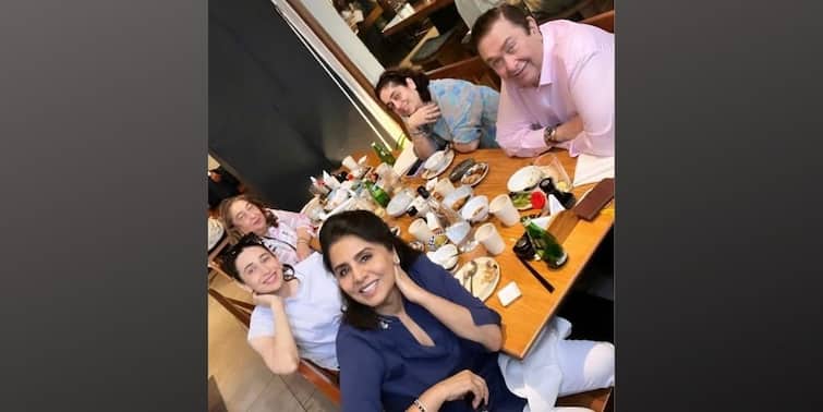 Karisma Kapoor Enjoys Japanese Cuisine With Father Randhir, Neetu Singh & Other Family Members Karisma Kapoor Update: সপরিবারে 'জাপানি' ডেটে করিশ্মা কপূর, সোশ্যাল মিডিয়ায় ছবি পোস্ট অভিনেত্রীর