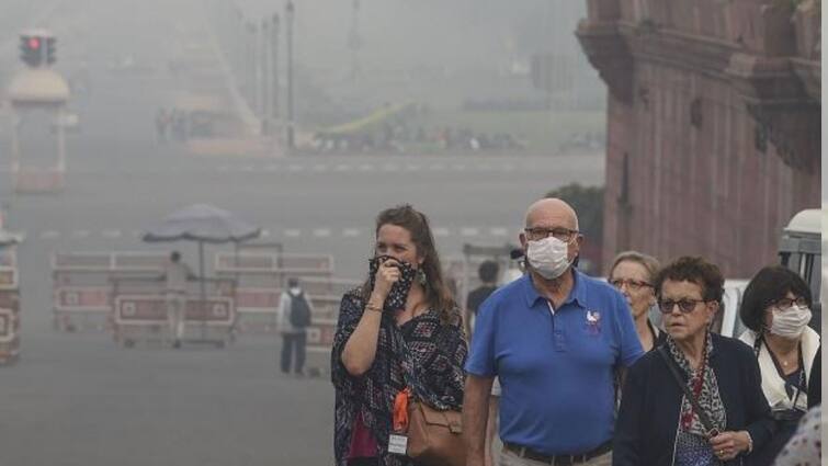 Omicron Variant Alert the risk of diseases spreading rapidly omicron and air pollution effects on lungs Omicron Variant : वाढत्या आजारांचा धोका! ओमायक्रॉन आणि प्रदूषणाचा फुफ्फुसांवर परिणाम