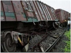 UP News: दीनदयाल उपाध्याय जंक्शन के पास मालगाड़ी के 8 डिब्बे पटरी से उतरे, कई ट्रेनों के रूट में हुआ बदलाव