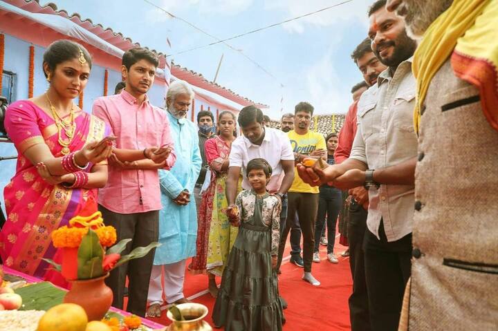 सैराट, मेकअप आणि कागर नंतर रिंकू पुन्हा मोठ्या पडद्यावर झळकण्यासाठी सज्ज झालीये, तीने नुकताच 'प्रोजेक्ट नं : 1' या चित्रपटाच्या मुहूर्ताचे फोतो इंस्टाग्रामवर शेअर केलेत  (Photo : @iamrinkurajguru/IG)