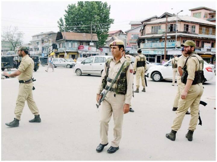Jammu and Kashmir: Protest to demand bodies of businessmen killed in Hyderpora encounter, family told innocent ANN Jammu and Kashmir: हैदरपोरा मुठभेड़ में मारे गए व्यवसायियों के शवों की मांग के लिए विरोध प्रदर्शन, परिवार ने बताया निर्दोष
