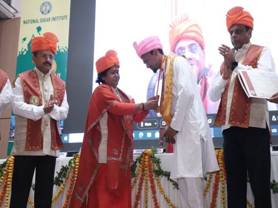 Kanpur: नेशनल शुगर इंस्टिट्यूट ने मनाया 50वां दीक्षांत समारोह, साध्वी निरंजन ज्योति हुई शामिल, 450 छात्रों को मिले पुरस्कार Kanpur: नेशनल शुगर इंस्टिट्यूट ने मनाया 50वां दीक्षांत समारोह, साध्वी निरंजन ज्योति हुई शामिल, 450 छात्रों को मिले पुरस्कार