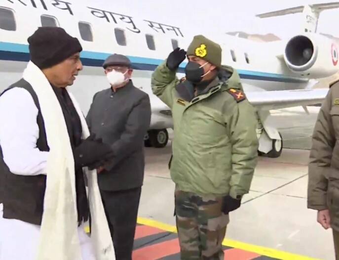 Defence Minister Rajnath Singh will visit Rezang La to pay tributes to Indian soldiers Rajnath Ladakh Visit: लेह पहुंचे रक्षा मंत्री राजनाथ सिंह, चुशूल में रेजांग ला युद्ध स्मारक का करेंगे उद्घाटन