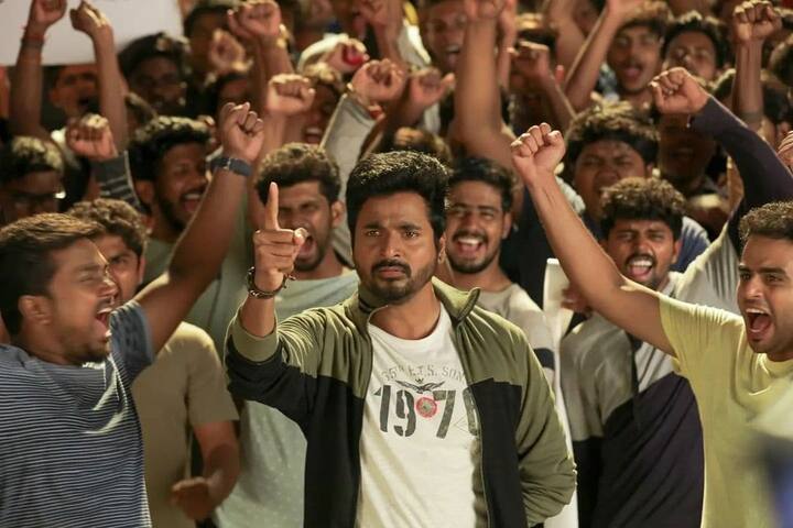 தனது ட்விட்டர் பக்கத்தில், “அடாது மழையில் விடாது டப்பிங் பேசி ‘டான்’ படத்தின் டப்பிங்கை முடித்தேன். நிறைய உணர்வுப்பூர்வமாகப் பேசினேன். டப்பிங் பேசும்போது எனது கல்லூரி நாட்களை மீண்டும் பார்த்தேன். இந்தப் பயணத்தை நிறைய ரசித்தேன்” என்று டப்பிங் பேசும் புகைப்படத்துடன் பதிவிட்டிருந்தார்.