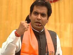 Noida News: विधायक पंकज सिंह ने की नोएडा प्राधिकरण के सामने प्रदर्शन कर रहे किसानों से बातचीत, किसानों ने दी ये बड़ी चेतावनी