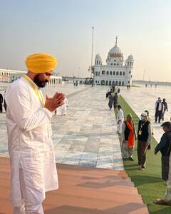 ਮੁੱਖ ਮੰਤਰੀ ਚੰਨੀ ਦਰਬਾਰ ਸ੍ਰੀ ਕਰਤਾਰਪੁਰ ਸਾਹਿਬ ਵਿਖੇ ਹੋਏ ਨਤਮਸਤਕ, ਵੇਖੋ ਤਸਵੀਰਾਂ