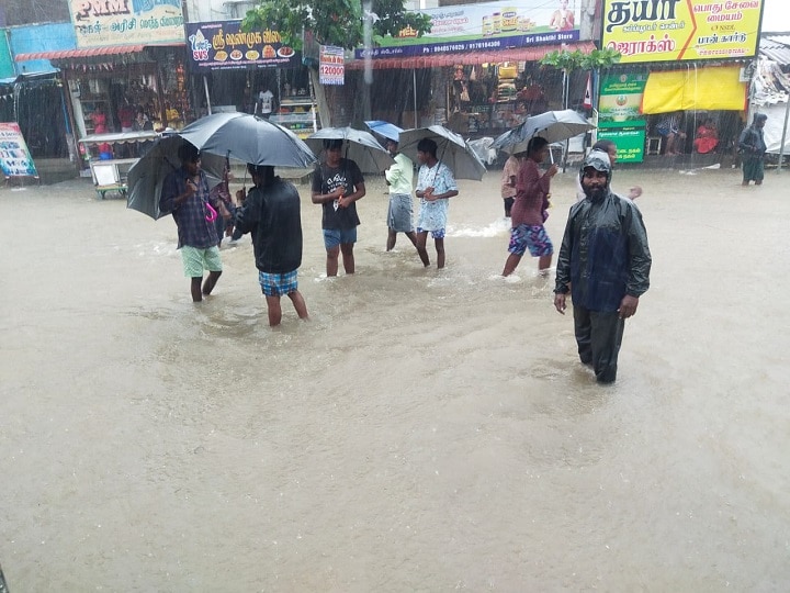 வெள்ளக்காடாக மாறிய புதுச்சேரி மற்றும் விழுப்புரம் மாவட்டம்; இயல்பு வாழ்க்கை முடக்கம்