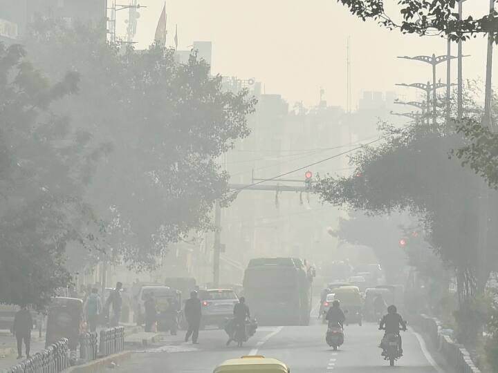Air Pollution News Trucks Entry Ban in Delhi Traffic Police Issued Advisory Delhi Air Pollution: वायु प्रदूषण को लेकर दिल्ली में ट्रकों की एंट्री पर रोक, ट्रैफिक पुलिस ने जारी की ये एडवाइजरी