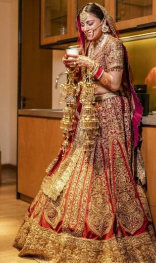 सोशल मीडिया पर अपनी कुछ तस्वीरें शेयर कर श्रद्धा आर्या ने अपने सरनेम का खुलासा किया है. उनका पूरा नाम अबसे श्रद्धा आर्या नागाल होगा