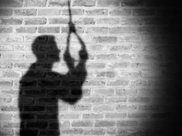Watched porn video of wife Adult suicide case Woman arrest in kerala மனைவி வீடியோ பார்த்து கணவன் தற்கொலை செய்த வழக்கு: 2 ஆண்டுகளுக்கு பின் மனைவி கைது!