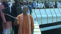 Mahoba में निरीक्षण के दौरान दिखा CM Yogi का Selfie को लेकर क्रेज | Khabrein Tabadtod | Hindi news