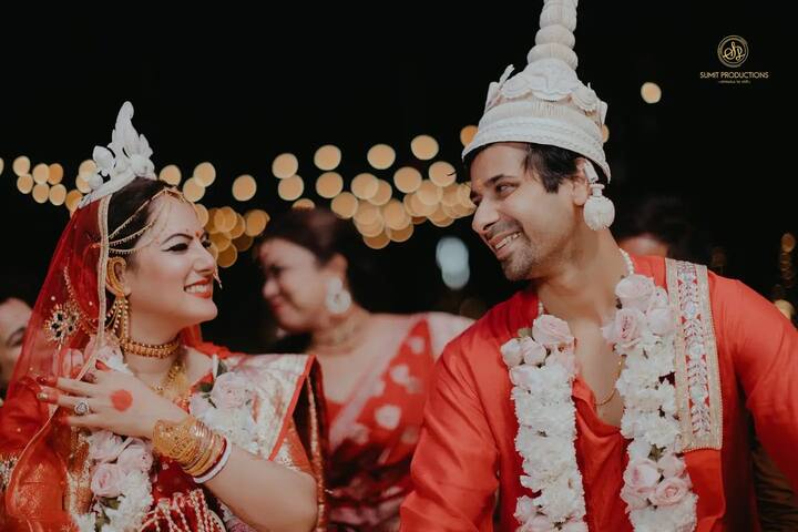 রেজিস্ট্রি করে বিয়ে হয়েছিল আগেই। কিন্তু আনুষ্ঠানিকভাবে সাত পাকে বাঁধা পড়লেন এই সদ্য। ১৫ নভেম্বর বিয়ে করলেন বঙ্গ তনয়া অভিনেত্রী পূজা বন্দ্যোপাধ্যায় ও বলিউড অভিনেতা কুণাল ভার্মা।