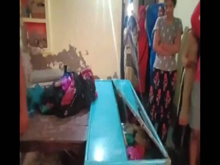Kanpur News: thieves absconded with jewelery and cash worth lakhs in Kanpur, police engaged in investigation ANN Kanpur News: कानपुर देहात में घर का ताला तोड़कर चोर लाखों के जेवर और नकदी लेकर हुए फरार, पुलिस की मुस्तैदी पर उठ रहे सवाल