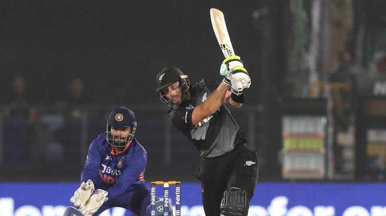 IND vs NZ T20 : martin guptill rolled his eyes in front of deepak after after hits six chahar ગપ્ટિલે કોની બોલિંગમાં સિક્સર ફટકાર્યા પછી કાઢ્યા ડોળા. બોલરે કઈ રીતે લીધો બદલો ? જાણો રસપ્રદ વિગત