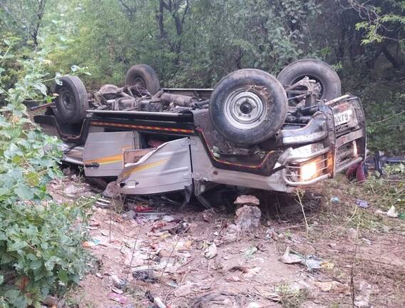 Banaskantha : અંબાજી પાસે ભક્તો સાથે ખીણમાં ખાબકી જીપ, જાણો વિગત