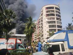 Powai Fire : पवईच्या साकी विहार रोडवर कारच्या सर्व्हिस सेंटरला भीषण आग