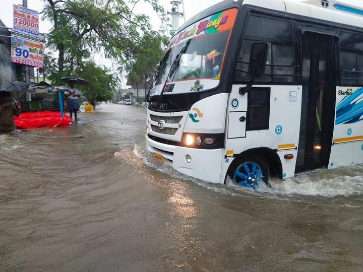 வெள்ளக்காடாக மாறிய புதுச்சேரி மற்றும் விழுப்புரம் மாவட்டம்; இயல்பு வாழ்க்கை முடக்கம்