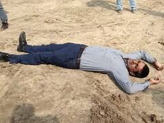 Prayagraj: सरकारी बुलडोजर के आगे लेटकर इंजीनियर ने रुकवाया नाला पाटने का काम, वजह जानकर आप भी हो जाएंगे हैरान