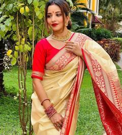 Monalisa Photos: अपनी दोस्त की शादी में भोजपुरी एक्ट्रेस मोनालिसा ने दिखाया जलवा, ट्रेडिशनल लुक में लगीं बला की खूबसूरत, देखें तस्वीरें