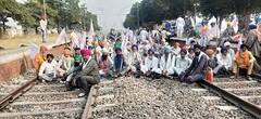 ਮੁੱਖ ਮੰਤਰੀ ਚੰਨੀ ਦੇ ਦਾਅਵੇ ਤੋਂ ਅਗਲੇ ਹੀ ਦਿਨ ਕਿਸਾਨਾਂ ਨੇ ਰੇਲਵੇ ਟ੍ਰੈਕ ਕੀਤਾ ਜਾਮ, ਡੀਪੀਏ ਦੀ ਭਾਰੀ ਕਿੱਲਤ