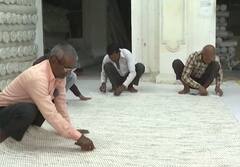 भदोही के कालीन उद्योग पर उद्योगपतियों और कारीगरों का क्या कहना है? सरकार कितना मदद कर रही?