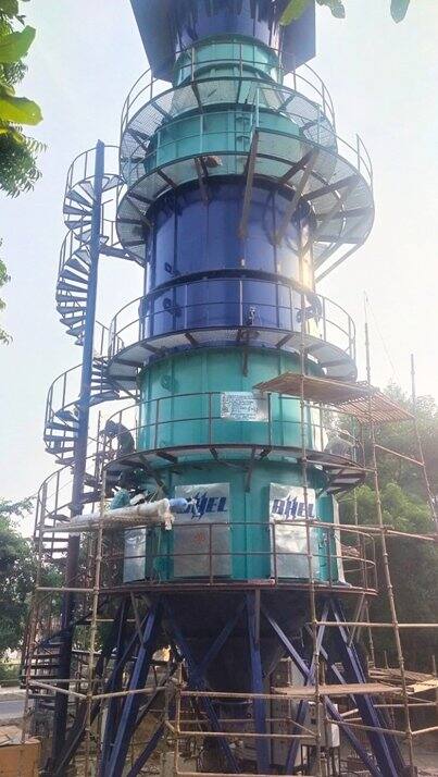 अधिकारियों ने कहा कि टावर के अंदर लगी एक मशीन हवा में मौजूद लगभग 80% पार्टिकुलेट मैटर यानी PM2.5 और PM10 (जिसे विशेषज्ञ इस क्षेत्र में प्राथमिक प्रदूषक मानते हैं) को हटा देंगे और क्षेत्र में प्रदूषण के स्तर को कम करने में मदद करेंगे. .