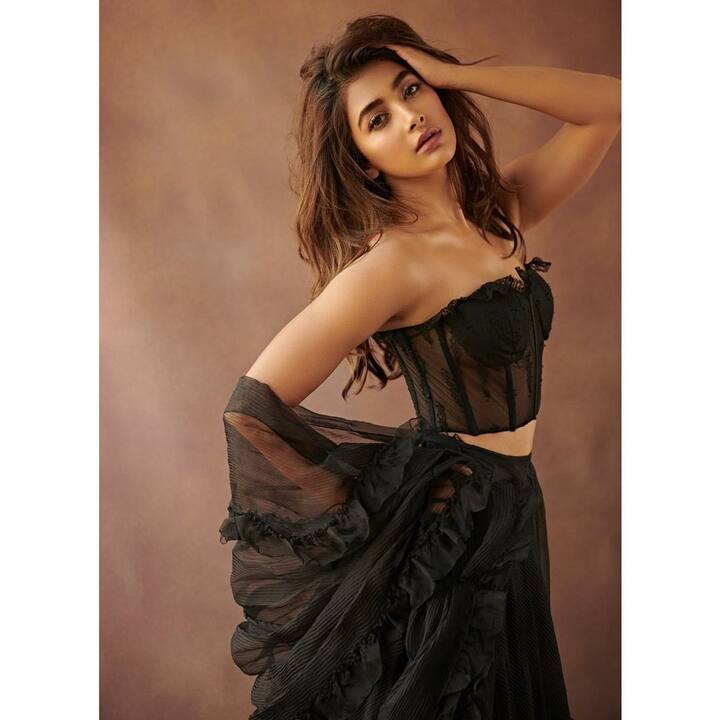 పూజా హెగ్డే హాట్ పిక్స్ (Image credit: Instagram)