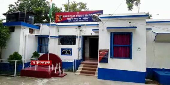 Malda News: টাকার দাবিতে মায়ের কোল থেকে নিয়ে তিন ঘণ্টা আটকে রাখার অভিযোগ, মৃত্যু সদ্যোজাতর Malda News: টাকার দাবিতে মায়ের কোল থেকে নিয়ে তিন ঘণ্টা আটকে রাখার অভিযোগ, মৃত্যু সদ্যোজাতর