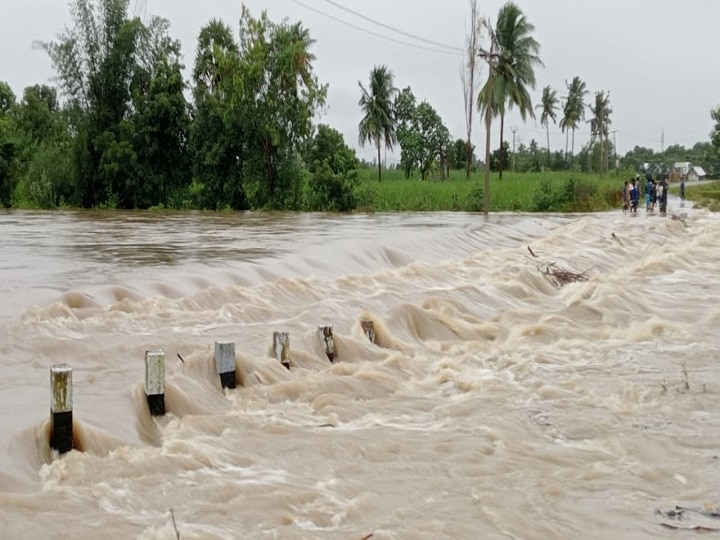 வெள்ளக்காடாக மாறிய புதுச்சேரி மற்றும் விழுப்புரம் மாவட்டம்; இயல்பு வாழ்க்கை முடக்கம்