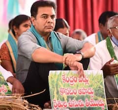 In Pics: టీఆర్ఎస్ మహా ధర్నా.. వరి కంకులతో నేతలు, ప్లకార్డులు పట్టుకొని నిరసన