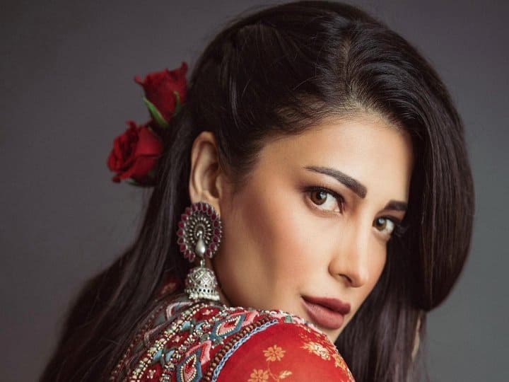 Shruti Haasan answer for Will you date a teenage guy definitely an educating one Shruti Hassan: టీనేజ‌ర్‌తో శ్రుతీ హాసన్ డేటింగ్ చేస్తారా? ఆ ప్రశ్నకు ఆమె ఏం సమాధానం చెప్పారంటే...