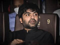 Maanaadu Pre Release: స్టేజి మీద కన్నీళ్లు పెట్టుకున్న తమిళ హీరో... తనకు సపోర్ట్ చేయాలని అభిమానులకు విజ్ఞప్తి