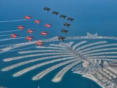 Dubai Air Show 2021: दुबई में IAF की सूर्यकिरण टीम ने दिखाए हवाई करतब, बुर्ज खलीफा के ऊपर भरी उड़ान