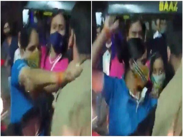 Delhi woman slaps cab driver hurls abuses in middle of the road watch viral video Lucknow Priyadarshini thappad kaand Viral Video: देश की राजधानी में घटी 'लखनऊ थप्पड़ कांड' जैसी घटना, दिल्ली में बीच सड़क पर कार से खींचकर महिला ने कैब ड्राइवर को पीटा