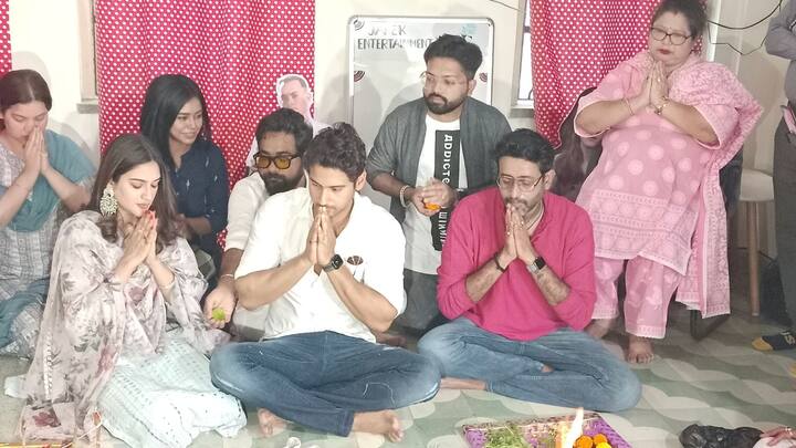 ইতিমধ্যেই কাশ্মীরে ছবির একটি গানের শ্যুটিং হয়ে গিয়েছে। পরিচালক বলছেন, 'শ্যুটিং করতে গিয়েই বুঝেছি, যশ আর নুসরতের মধ্যে দারুণ রসায়ন, তার ওপর ওদের নিয়ে একটা উন্মাদনাও রয়েছে। সেটা ছবির ভালোর জন্যই কাজ করবে।