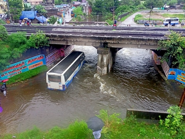 வெள்ளக்காடாக மாறிய புதுச்சேரி மற்றும் விழுப்புரம் மாவட்டம்; இயல்பு வாழ்க்கை முடக்கம்