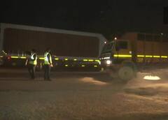 Air Pollution: राजधानी दिल्ली में दूसरे राज्यों से आ रहे ट्रकों की एंट्री पर लगी रोक, रात से बॉर्डर पर लगी लंबी कतारें