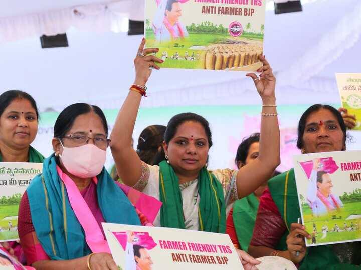 TRS Nizamabad MLA K Kavitha Protesting With Placards at The Dharna Chowk in Hyderabad. (Image: ABP Desam)